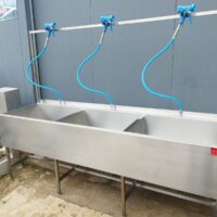 Three-chamber pool made of acid-resistant stainless steel
